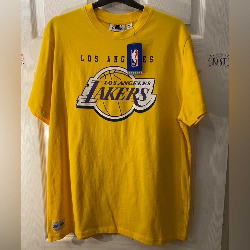 Real NBA GEAR (Men's LA LAKERS T-Shirt) Size XL (X-Large)